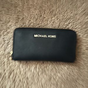 Michael Kors Leather Continental Wristlet Missing Strap